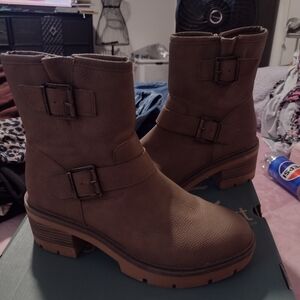 b O C Monika Taupe Boots